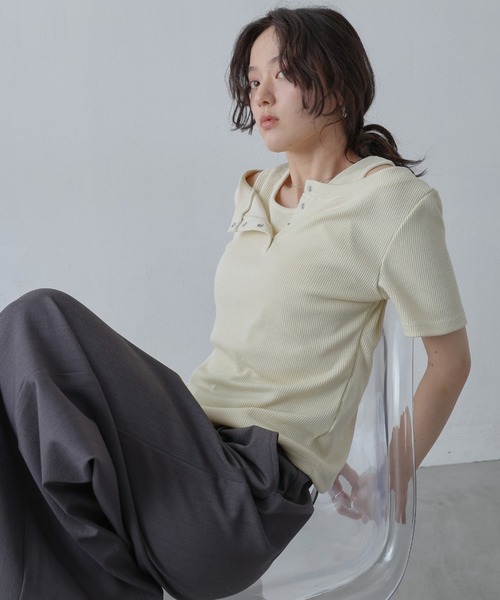 COLONY 2139（コロニートゥーワンスリーナイン）の「テレコレイヤードヘンリーネック半袖Tシャツ（Tシャツ/カットソー・レディース・グレー/ブラック/イエロー・FREE）」の3枚目の写真