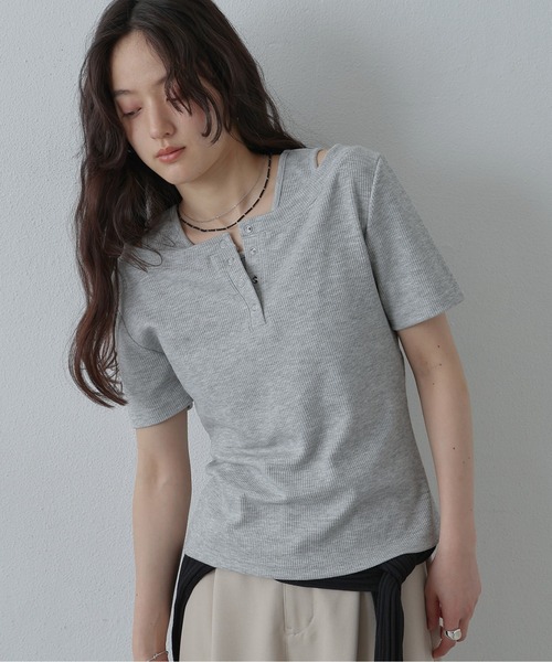 COLONY 2139（コロニートゥーワンスリーナイン）の「テレコレイヤードヘンリーネック半袖Tシャツ（Tシャツ/カットソー・レディース・グレー/ブラック/イエロー・FREE）」の9枚目の写真