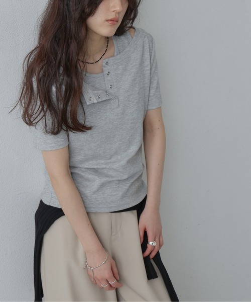 COLONY 2139（コロニートゥーワンスリーナイン）の「テレコレイヤードヘンリーネック半袖Tシャツ（Tシャツ/カットソー・レディース・グレー/ブラック/イエロー・FREE）」の13枚目の写真