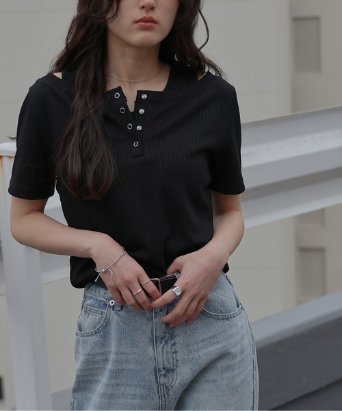COLONY 2139（コロニートゥーワンスリーナイン）の「テレコレイヤードヘンリーネック半袖Tシャツ（Tシャツ/カットソー・レディース・グレー/ブラック/イエロー・FREE）」の6枚目の写真