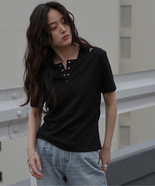 COLONY 2139（コロニートゥーワンスリーナイン）の「テレコレイヤードヘンリーネック半袖Tシャツ（Tシャツ/カットソー・レディース・グレー/ブラック/イエロー・FREE）」の7枚目の写真