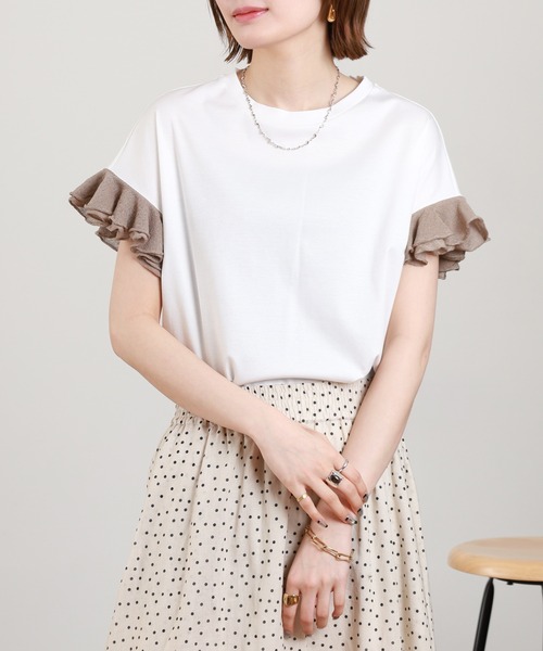 EGLANTINE（エグランティーヌ）の「EGLANTINE 袖ニットフリルカットソー 半袖（Tシャツ/カットソー・レディース・グレイッシュベージュ/コーラル/ブラック/オフホワイト・38）」の5枚目の写真