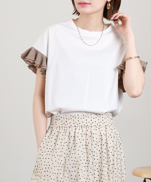 EGLANTINE（エグランティーヌ）の「EGLANTINE 袖ニットフリルカットソー 半袖（Tシャツ/カットソー・レディース・グレイッシュベージュ/コーラル/ブラック/オフホワイト・38）」の6枚目の写真