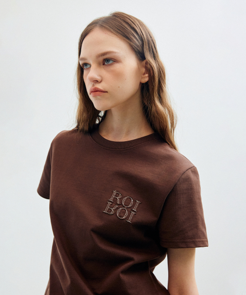 ROIROI(ロイロイ)の「カットオフロゴ刺繍半袖Tシャツ-ブラウン(Tシャツ/カットソー・レディース・その他・FREE)」の1枚目の写真