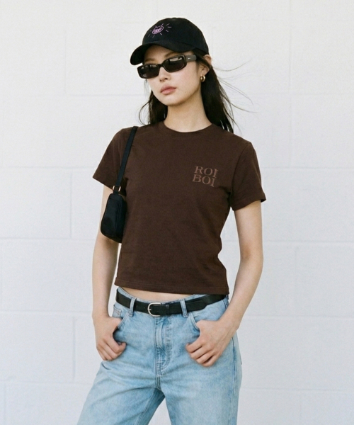 ROIROI(ロイロイ)の「カットオフロゴ刺繍半袖Tシャツ-ブラウン(Tシャツ/カットソー・レディース・その他・FREE)」の2枚目の写真
