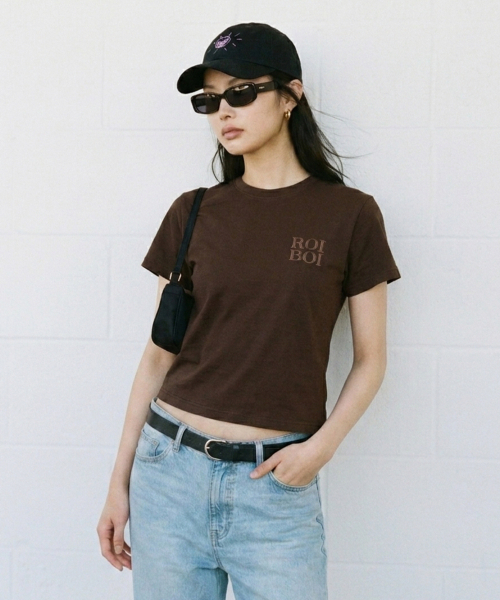 ROIROI(ロイロイ)の「カットオフロゴ刺繍半袖Tシャツ-ブラウン(Tシャツ/カットソー・レディース・その他・FREE)」の3枚目の写真