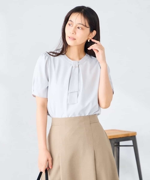 a.v.v(アーヴェヴェ)の「【洗える】チャーム付きボウタイブラウス(シャツ/ブラウス・レディース・アイボリー/ホワイト/ライトグレー・38/36/40/42)」の15枚目の写真