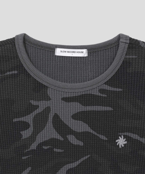 SLOW RECORD HOUSE(スローレコードハウス)の「ロゴワッフルクロップTシャツ_カモ(チャコール)(Tシャツ/カットソー・レディース・チャコール・1/2)」の4枚目の写真