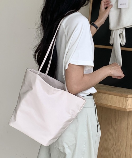 FINEnough(ファインナフ)の「ミニマルシンプルショルダーバッグ(ショルダーバッグ・レディース・ブラック/ホワイト/グリーン/レッド/ピンク/イエロー・FREE)」の2枚目の写真