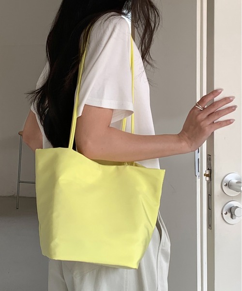 FINEnough(ファインナフ)の「ミニマルシンプルショルダーバッグ(ショルダーバッグ・レディース・ブラック/ホワイト/グリーン/レッド/ピンク/イエロー・FREE)」の5枚目の写真