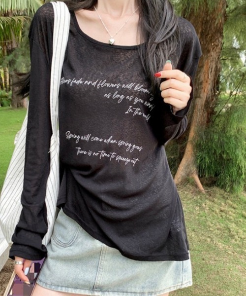 Ritzy(リッツィー)の「英字プリント 透け感ルーズロン T(Tシャツ/カットソー・レディース・ブラック/ホワイト・M)」の1枚目の写真