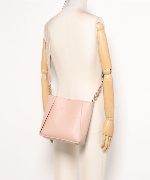 STELLA McCARTNEY(ステラマッカートニー)の「Stella Logo Shoulder Bag / ステラ ロゴ ショルダー バッグ(ショルダーバッグ・レディース・ピンクベージュ/ネイビー・ONE SIZE)」の4枚目の写真