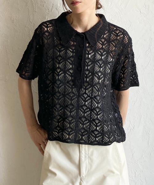 She's Closet(シーズクローゼット)の「半袖 襟付き ヘンリーネック ポロ かぎ針 クロシェ編み サマーニット(ニット/セーター・レディース・ブラック/アイボリー・FREE)」の2枚目の写真