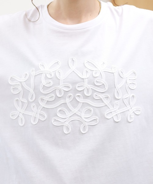 EGLANTINE(エグランティーヌ)の「EGLANTINE コード刺繍半袖Tシャツ(Tシャツ/カットソー・レディース・ブラック/オフホワイト・38)」の10枚目の写真