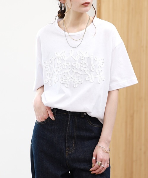 EGLANTINE(エグランティーヌ)の「EGLANTINE コード刺繍半袖Tシャツ(Tシャツ/カットソー・レディース・ブラック/オフホワイト・38)」の19枚目の写真