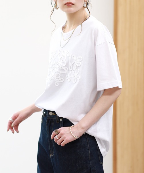 EGLANTINE(エグランティーヌ)の「EGLANTINE コード刺繍半袖Tシャツ(Tシャツ/カットソー・レディース・ブラック/オフホワイト・38)」の20枚目の写真