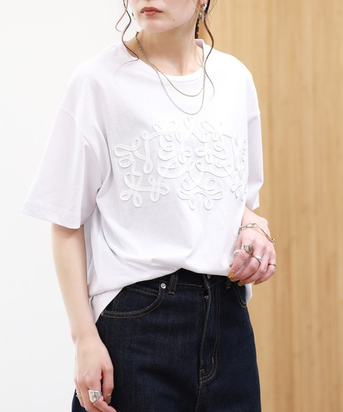 EGLANTINE(エグランティーヌ)の「EGLANTINE コード刺繍半袖Tシャツ(Tシャツ/カットソー・レディース・ブラック/オフホワイト・38)」の13枚目の写真
