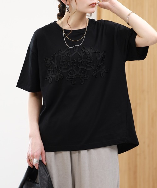 EGLANTINE(エグランティーヌ)の「EGLANTINE コード刺繍半袖Tシャツ(Tシャツ/カットソー・レディース・ブラック/オフホワイト・38)」の3枚目の写真