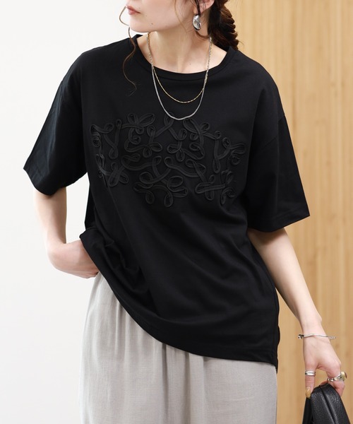 EGLANTINE(エグランティーヌ)の「EGLANTINE コード刺繍半袖Tシャツ(Tシャツ/カットソー・レディース・ブラック/オフホワイト・38)」の5枚目の写真