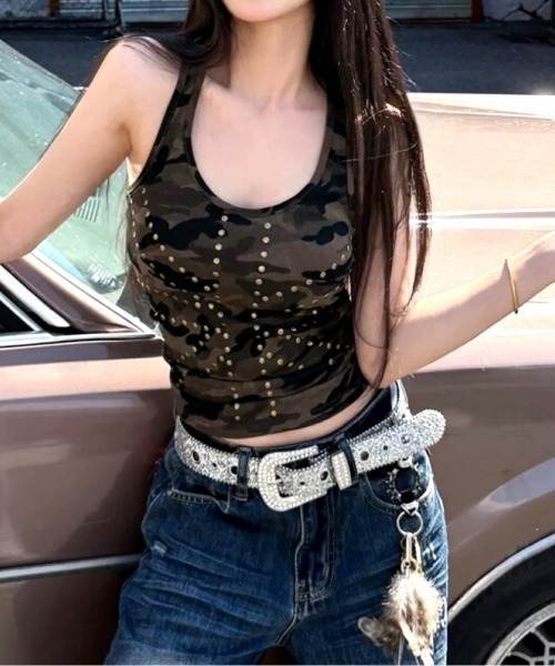SHEENA(シーナ)の「カモフラ柄スタッズタンクトップ(タンクトップ・レディース・カーキ・M)」の4枚目の写真