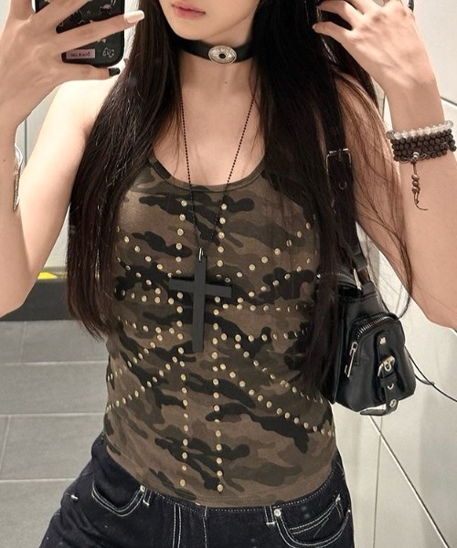SHEENA(シーナ)の「カモフラ柄スタッズタンクトップ(タンクトップ・レディース・カーキ・M)」の9枚目の写真
