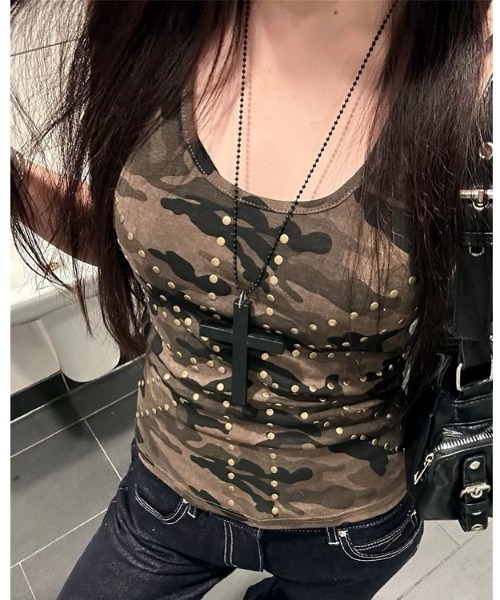 SHEENA(シーナ)の「カモフラ柄スタッズタンクトップ(タンクトップ・レディース・カーキ・M)」の11枚目の写真