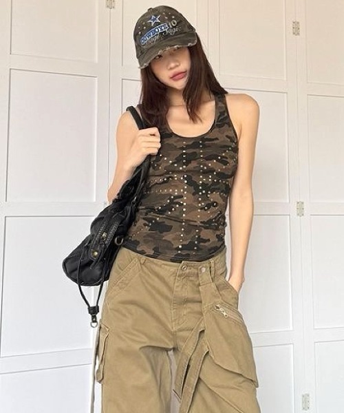 SHEENA(シーナ)の「カモフラ柄スタッズタンクトップ(タンクトップ・レディース・カーキ・M)」の15枚目の写真