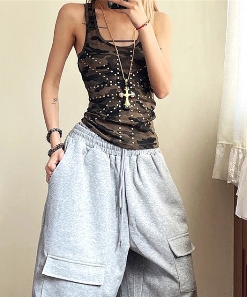 SHEENA(シーナ)の「カモフラ柄スタッズタンクトップ(タンクトップ・レディース・カーキ・M)」の16枚目の写真