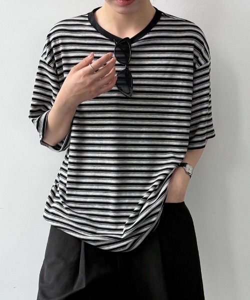semplice(センプリチェ)の「ボーダー半袖 T シャツ(Tシャツ/カットソー・レディース・ブラック/ネイビー・F)」の3枚目の写真