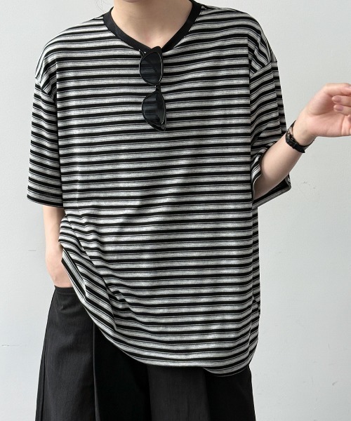semplice(センプリチェ)の「ボーダー半袖 T シャツ(Tシャツ/カットソー・レディース・ブラック/ネイビー・F)」の4枚目の写真