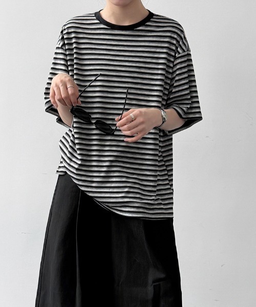 semplice(センプリチェ)の「ボーダー半袖 T シャツ(Tシャツ/カットソー・レディース・ブラック/ネイビー・F)」の5枚目の写真