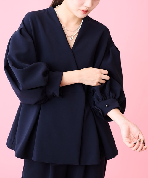 Ranerrh(ラネリ)の「【NAVY】ボリュームスリーブジャケット【結婚式・入学式・卒業式・入卒・お受験】【オケージョン】(ノーカラージャケット・レディース・ネイビー・38)」の1枚目の写真