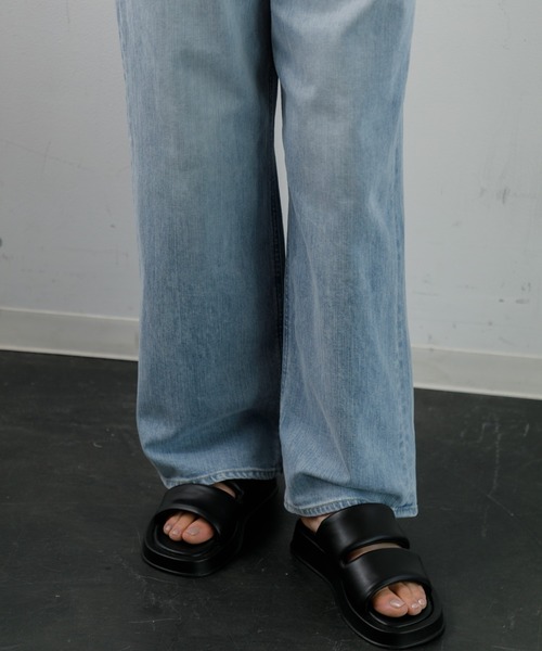 YANUK(ヤヌーク)の「ルーズストレート JOAN FVS(デニムパンツ・レディース・サックスブルー系・24/23/25)」の6枚目の写真
