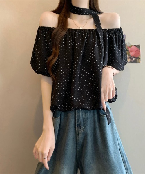 LUCPY(ラクピー)の「ドット柄オフショルダースカーフタイブラウス(シャツ/ブラウス・レディース・ホワイト/ブラック/レッド・FREE)」の4枚目の写真