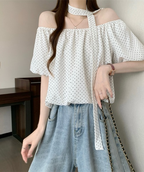 LUCPY(ラクピー)の「ドット柄オフショルダースカーフタイブラウス(シャツ/ブラウス・レディース・ホワイト/ブラック/レッド・FREE)」の5枚目の写真
