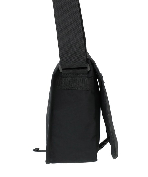 Manhattan Portage(マンハッタンポーテージ)の「DJ BAG (XSM) FZP RIPSTOP TASLAN CCC(ショルダーバッグ・メンズ・ブラック・X-SMALL)」の3枚目の写真