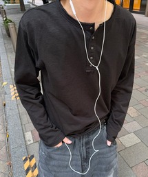 kutir（クティール）の「HENLEY NECK ROLL DESIGN SLUB LONG SLEEVE T-SHIRT／ヘンリーネック ロールデザイン スラブ ロングスリーブ Tシャツ（Tシャツ/カットソー）」