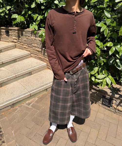 kutir(クティール)の「HENLEY NECK ROLL DESIGN SLUB LONG SLEEVE T-SHIRT/ヘンリーネック ロールデザイン スラブ ロングスリーブ Tシャツ(Tシャツ/カットソー・メンズ・ブラック/ネイビー/ブラウン/オフホワイト/カーキ/ボルドー・MEDIUM/LARGE)」の13枚目の写真