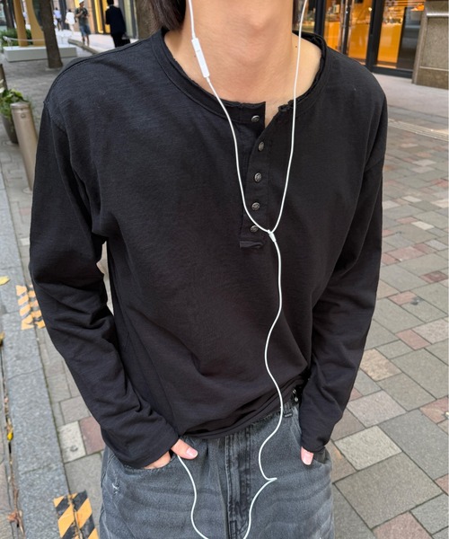 kutir(クティール)の「HENLEY NECK ROLL DESIGN SLUB LONG SLEEVE T-SHIRT/ヘンリーネック ロールデザイン スラブ ロングスリーブ Tシャツ(Tシャツ/カットソー・メンズ・ブラック/ネイビー/ブラウン/オフホワイト/カーキ/ボルドー・MEDIUM/LARGE)」の9枚目の写真