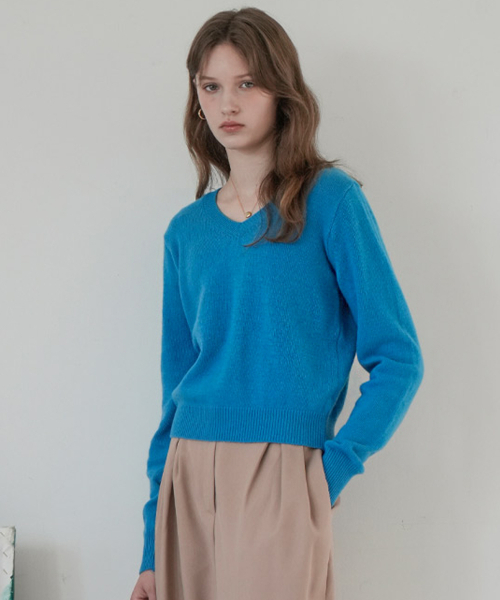 VLETI（ブレッティ）の「Wool V-neck Knit (Blue)（ニット/セーター・レディース・ベージュ・FREE）」の2枚目の写真