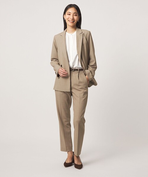 A DAY IN THE LIFE UNITED ARROWS(アデイインザライフユナイテッドアローズ)の「ドビー タックストレートパンツ ‐セットアップ対応・ウォッシャブル‐<A DAY IN THE LIFE>(その他パンツ・レディース・ベージュ/ネイビー・38/36/40)」の4枚目の写真
