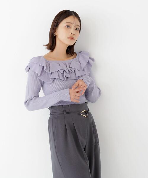 NATURAL BEAUTY BASIC(ナチュラルビューティーベーシック)の「フリルスクエアネックニット(ニット/セーター・レディース・ラベンダー/チャコールグレー/オフホワイト・FREE)」の3枚目の写真