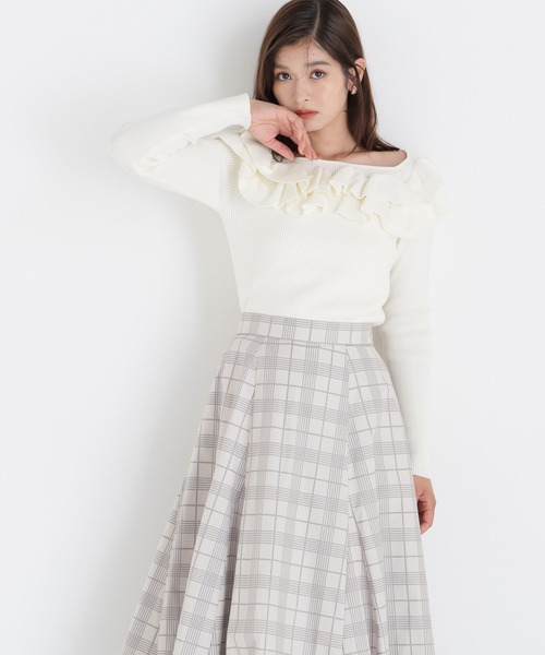 NATURAL BEAUTY BASIC(ナチュラルビューティーベーシック)の「フリルスクエアネックニット(ニット/セーター・レディース・ラベンダー/チャコールグレー/オフホワイト・FREE)」の6枚目の写真