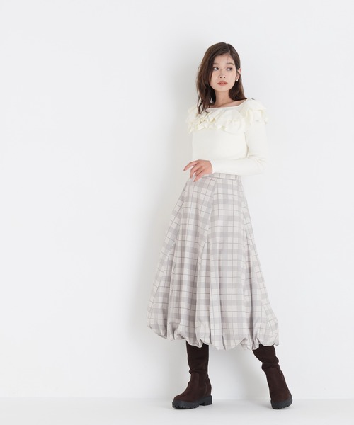 NATURAL BEAUTY BASIC(ナチュラルビューティーベーシック)の「フリルスクエアネックニット(ニット/セーター・レディース・ラベンダー/チャコールグレー/オフホワイト・FREE)」の7枚目の写真
