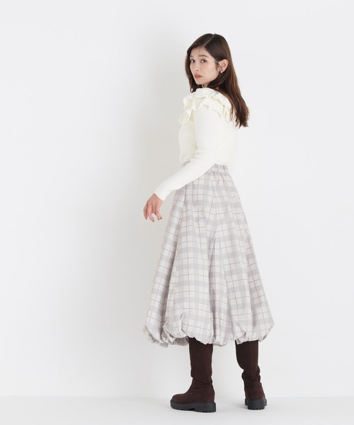 NATURAL BEAUTY BASIC(ナチュラルビューティーベーシック)の「フリルスクエアネックニット(ニット/セーター・レディース・ラベンダー/チャコールグレー/オフホワイト・FREE)」の8枚目の写真
