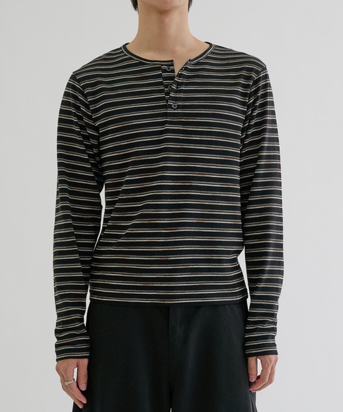 EPNK（イーピーエヌケー）の「Assorted border long sleeve henly tee / アソートボーダーロングスリーブヘンリーT（Tシャツ/カットソー・メンズ・カーキ/ブラック/ブラック系・MEDIUM/SMALL/LARGE）」の2枚目の写真