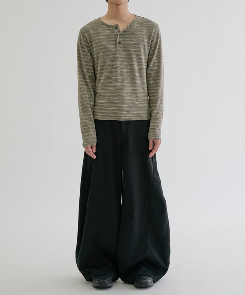 EPNK（イーピーエヌケー）の「Assorted border long sleeve henly tee / アソートボーダーロングスリーブヘンリーT（Tシャツ/カットソー・メンズ・カーキ/ブラック/ブラック系・MEDIUM/SMALL/LARGE）」の6枚目の写真