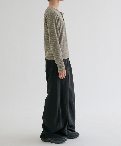 EPNK（イーピーエヌケー）の「Assorted border long sleeve henly tee / アソートボーダーロングスリーブヘンリーT（Tシャツ/カットソー・メンズ・カーキ/ブラック/ブラック系・MEDIUM/SMALL/LARGE）」の9枚目の写真
