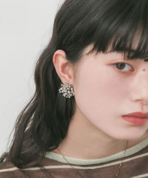 SMELLY(スメリー)の「メタルビーズボリュームピアス(ピアス(両耳用)・レディース・シルバー・-)」の3枚目の写真