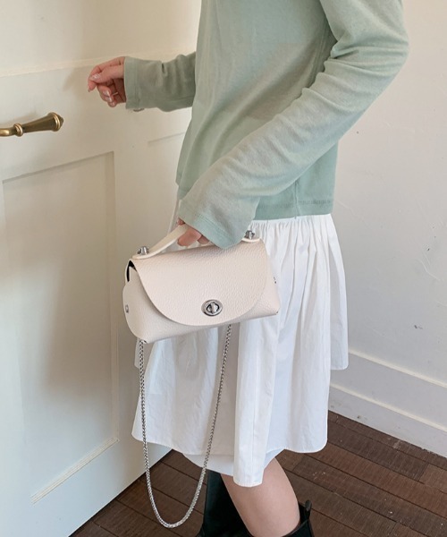 mebole(メボレ)の「chain shoulder mini bag(ショルダーバッグ・レディース・ホワイト/ブラック/シルバー・FREE)」の2枚目の写真